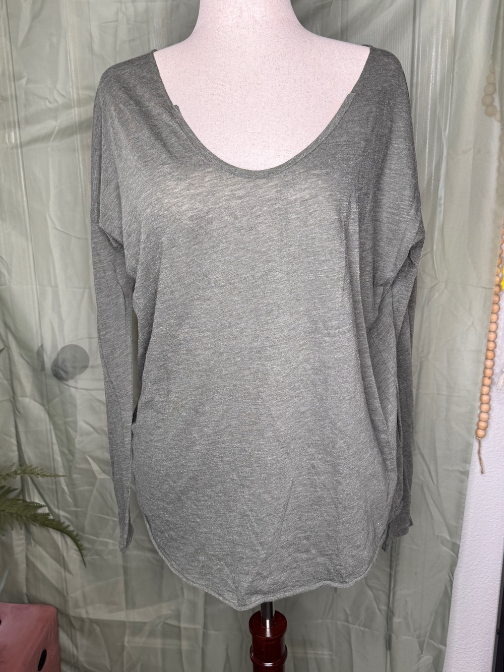 We The Free Heather Gray Long Sleeve Scoop Neck Top